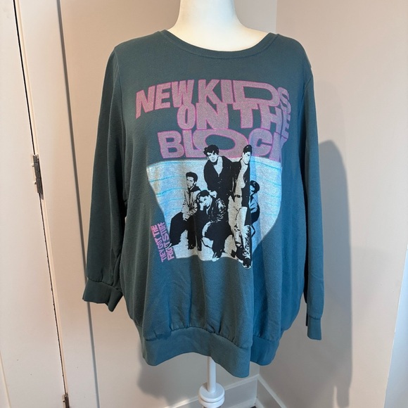 torrid Tops - Vintage-Style “New Kids On The Block” Graphic Sweatshirt • Crewneck Pullover 3X
